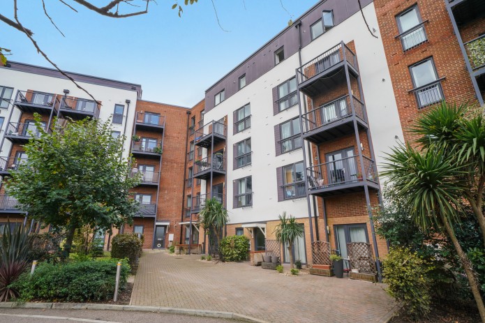 Fairthorn Road, Charlton - Photo 2